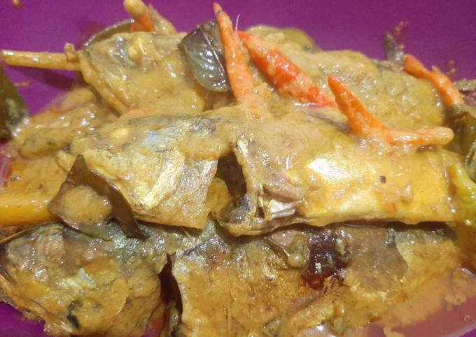 Ikan Kembung Pesmol Bumbu Kuning