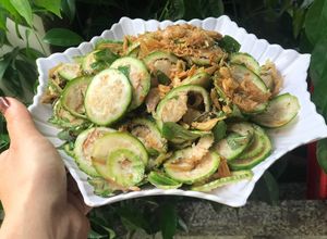 Hình của món Gỏi cà đắng cá cơm khô.