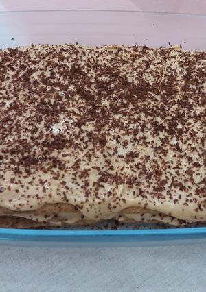 Una foto de Tiramisú con licor y cacao
