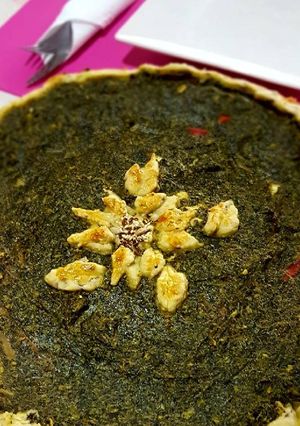 Una foto de Tarta de acelga suave y artistica!