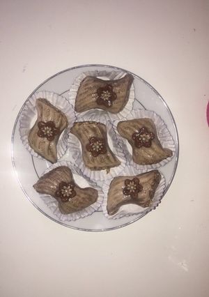 صورة لوصفة حلوة الفراشة بالفول السوداني(الكاوكاو)