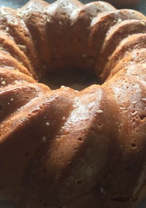 Foto principal de Bizcocho de Dulce de leche y almíbar de chocolate blanco