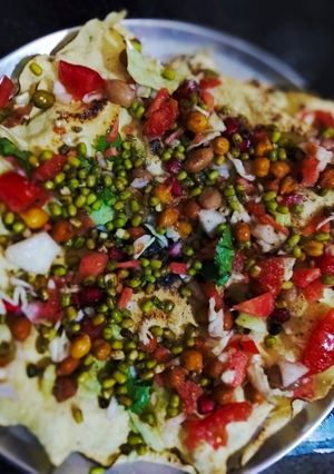 A picture of Masala papad with moong moth.