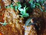 बैंगन मसाला (तिळ घालून) (Began Masala Recipe In Marathi)