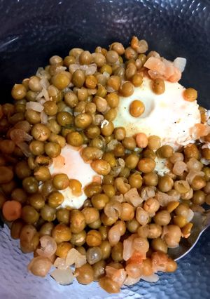Una foto de Guisantes con huevo