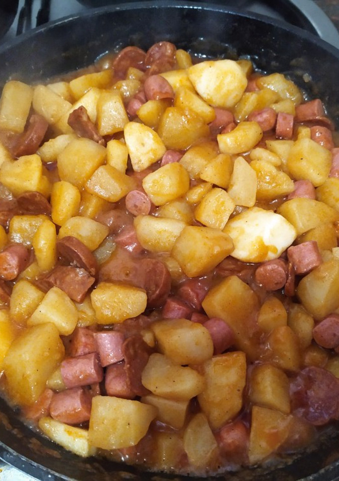 Una foto de Guiso de patatas con salchichas frankfurt