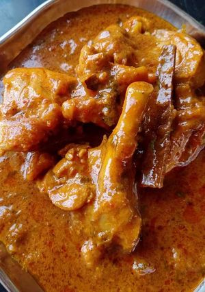 ढाबा स्टाइल चिकन करी (chicken curry recipe in marathi) रेसिपी चे मुख्य फोटो 