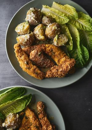 A picture of Crispy Chicken Tenders In Garlic Lemon Butter & Pepper Sauce.