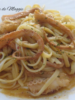 Una foto de Tallarines con pulpo al pimentón