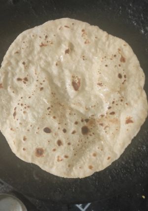 पोळी (Poli Recipe In Marathi) रेसिपी चे मुख्य फोटो 