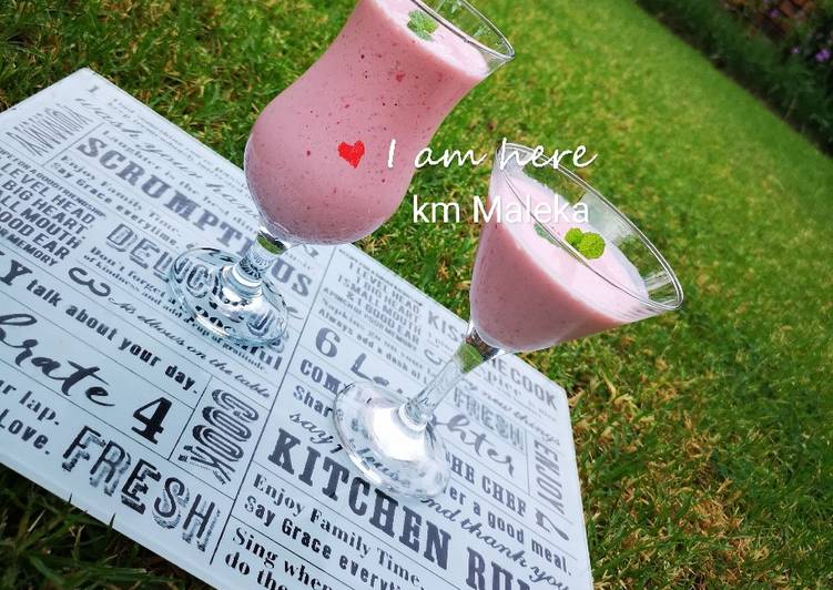 Recipe of Quick Strawberry smoothie