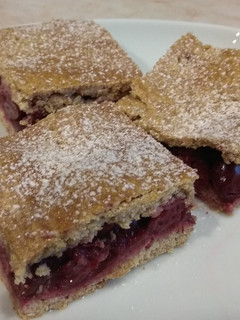 Teljes kiőrlésű meggyes pite recept fotója