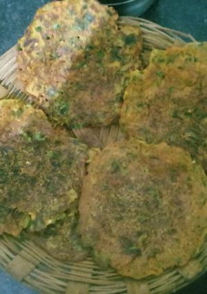 મિક્ષ દાળ ના ચીલા (Mix Dal Chila Recipe In Gujarati) રેસીપી મુખ્ય ફોટો