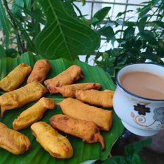 A picture of Ethakka Appam (Banana Fritters).