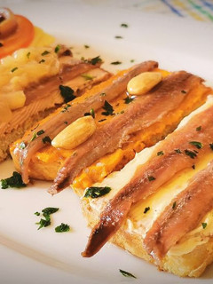 Una foto de Pinchos con Anchoas de L'escala