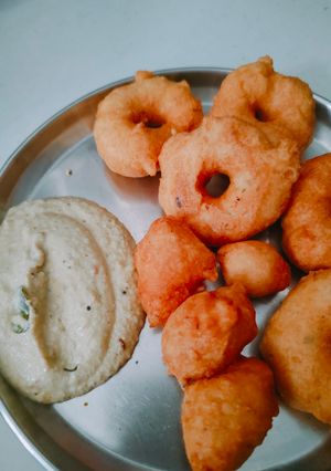 सूजी वड़ा (sooji vada recipe in Hindi) रेसिपी मुख्य फोटो