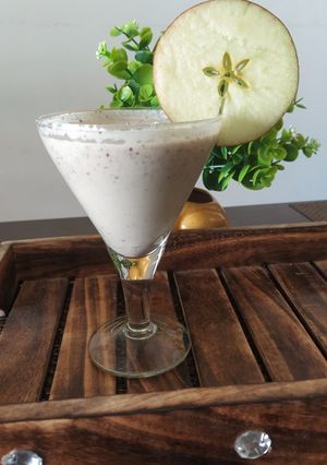 ওটস্ আপেল স্মুথি (oats apple smoothie recipe in Bengali) রেসিপির প্রধান ছবি