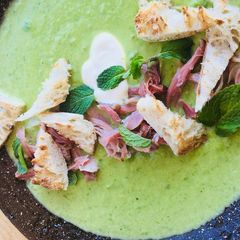 A picture of Pea & ham soup.