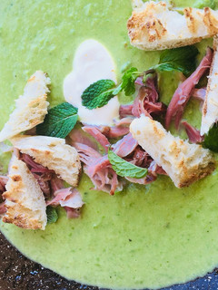 A picture of Pea & ham soup.