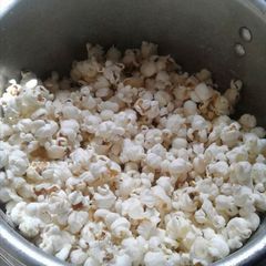 A picture of Home made popcorn.
