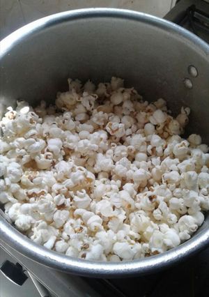 A picture of Home made popcorn.