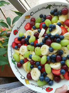 Una foto de Ensalada de frutas - Tutti frutti 🍇🍎🍓🍌