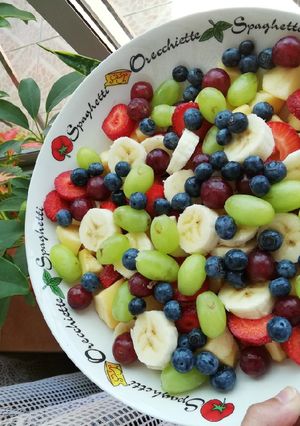 Una foto de Ensalada de frutas - Tutti frutti 🍇🍎🍓🍌
