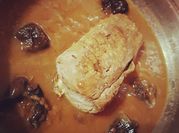 Une photo de vin blanc filet mignon