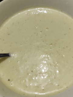Una foto de Mayonesa de cebolla y ajo🥛🧄🌰🥯🥑