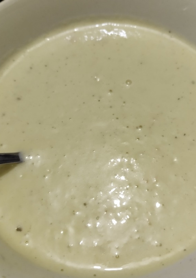 Una foto de Mayonesa de cebolla y ajo🥛🧄🌰🥯🥑