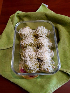 Una foto de Patatas cocidas con atún y salsa tahini