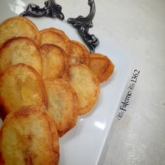 Persian Potato Tahdig (Crispy Potato Crust) A picture of Persian Potato Tahdig (Crispy Potato Crust).