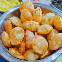A picture of Golgappe ki Puri (kasuri methi flavoured).