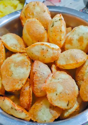 A picture of Golgappe ki Puri (kasuri methi flavoured).