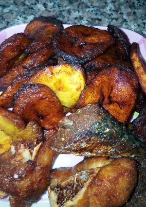 A picture of Fried Plantain, Fried Fish and Fried Chicken.