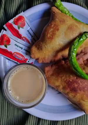 પંજાબી સમોસા (Punjabi Samosa Recipe in Gujarati) રેસીપી મુખ્ય ફોટો
