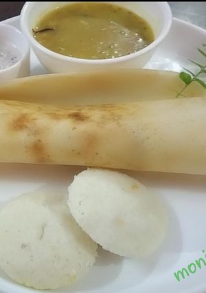 A picture of Mysore street style podi dosa.