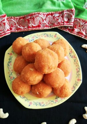 चना दाल के मोतीचूर लड्डू (Chana dal ke motichur laddu recipe in hindi) रेसिपी मुख्य फोटो
