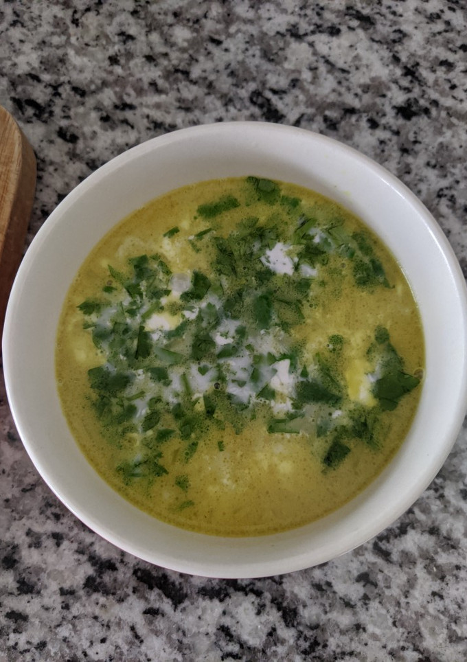 Una foto de Sopa de garbanzos con curry (vegano)