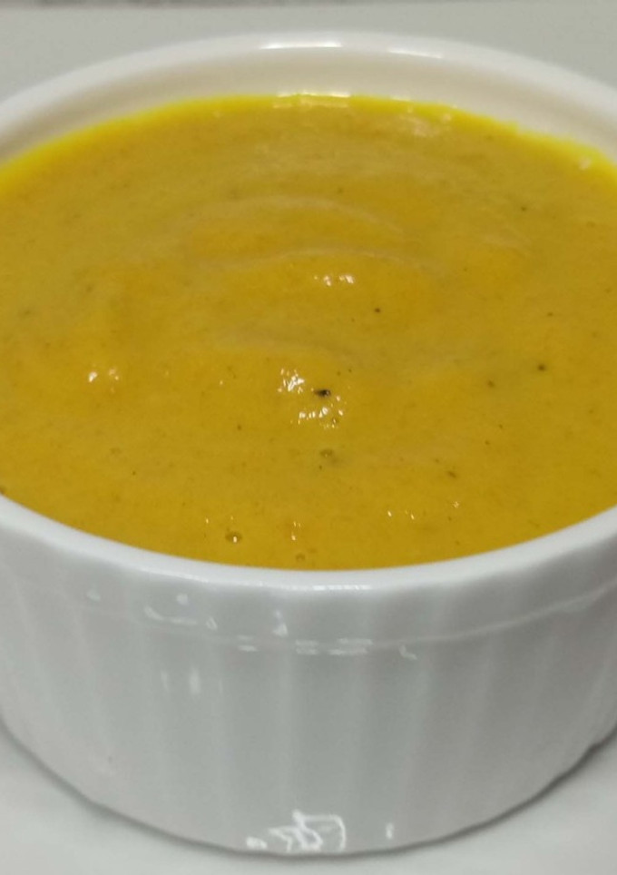 Una foto de Salsa de Cúrcuma con un toque de jengibre, manzana y zanahoria