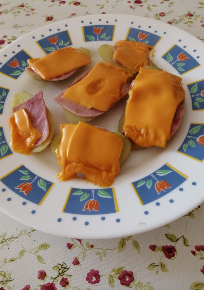 Una foto de San Jacobo de patatas