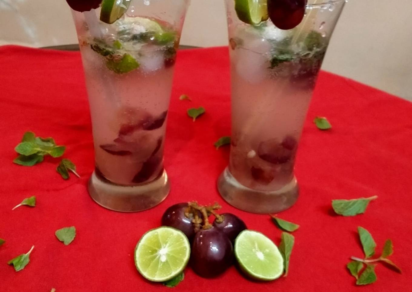 Grapes lemon mocktail