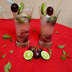 A picture of Grapes lemon mocktail.