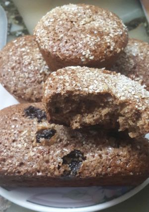 Una foto de Muffins de avena banana y chocolate en licuadora 🍫🌾🍌