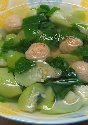 Hình của món Canh mướp mồng tơi nấu bò viên.