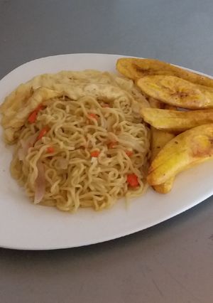 A picture of Simple Noodles, Fried Plantain and Omelet.