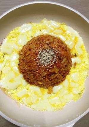 รูปของ ข้าวผัดกิมจิ ไข่ชีสสส~~