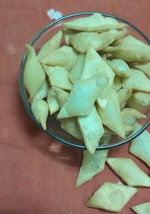શક્કરપારા (Shakkarpara Recipe In Gujarati) રેસીપી મુખ્ય ફોટો
