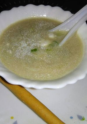 A picture of Cream of mushroom soup.