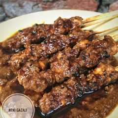 A picture of Sate Ayam.
